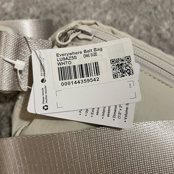 NWT White Opal Lululemon Everywhere Belt Bag - Picture 2 of 3
